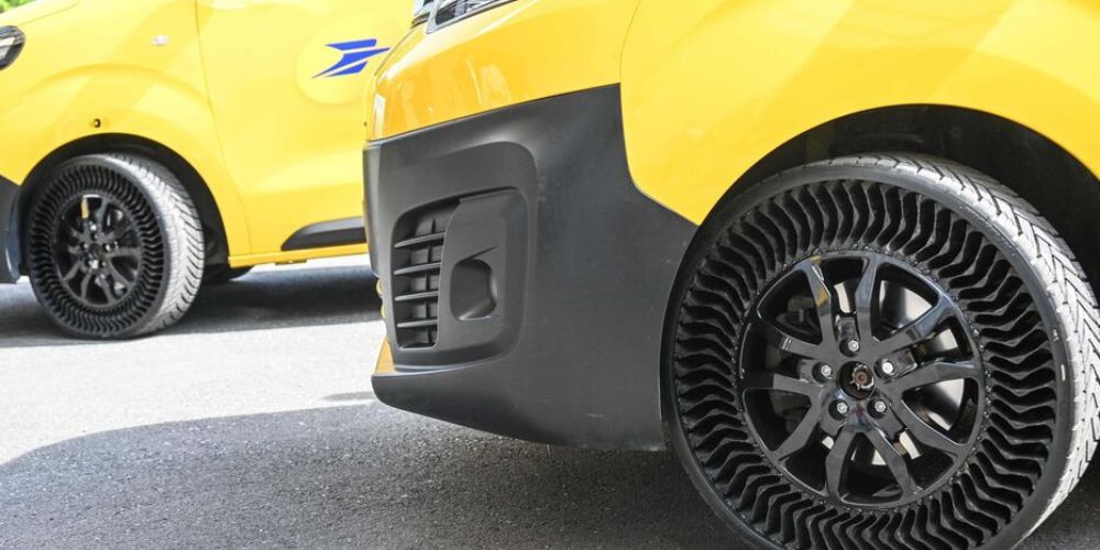 La Poste teste le pneu increvable de Michelin 